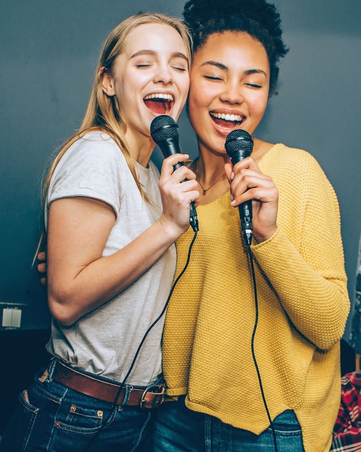 Featured image for “Kustom Karaoke Night at Warren Services Club: Sing, Chill & Dance!”