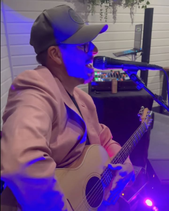 Featured image for “Live Music Friday with Johnny Wood at Warren Services Club”